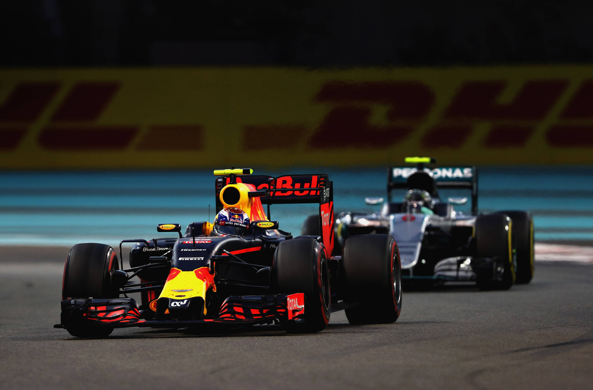 Verstappen-Rosberg-abu-dhabi