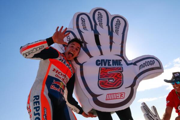 images_2016_MotoGP_11_161113_val_marquez