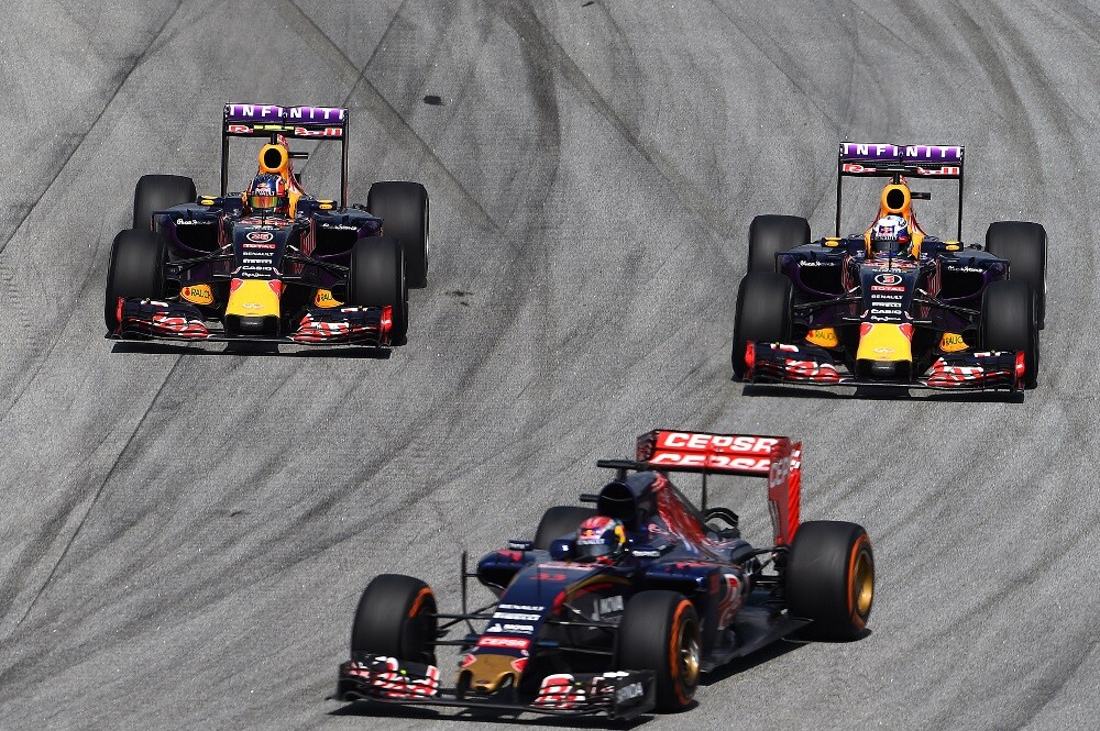 Max_Verstappen_Toro_Rosso_GP_Maleisi_practice_2015_70