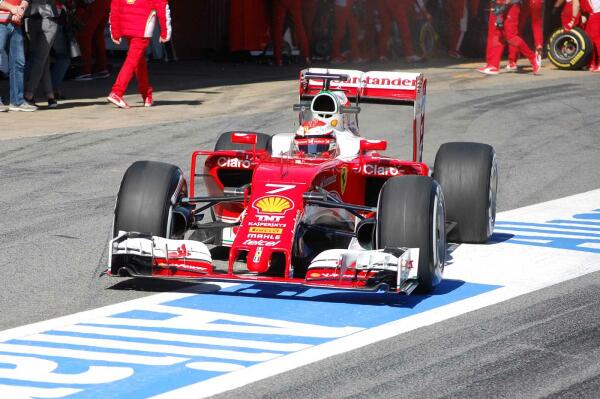 images_Formule1_2016_nieuws-mrt_Kimi_Raikkonen_Scuderia_Ferrari_F1_Barcelona_test_pits