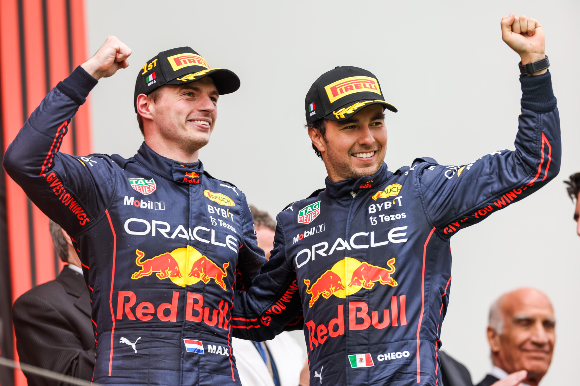 Max Verstappen en Sergio Pérez vieren 1-2 podium Imola 2022