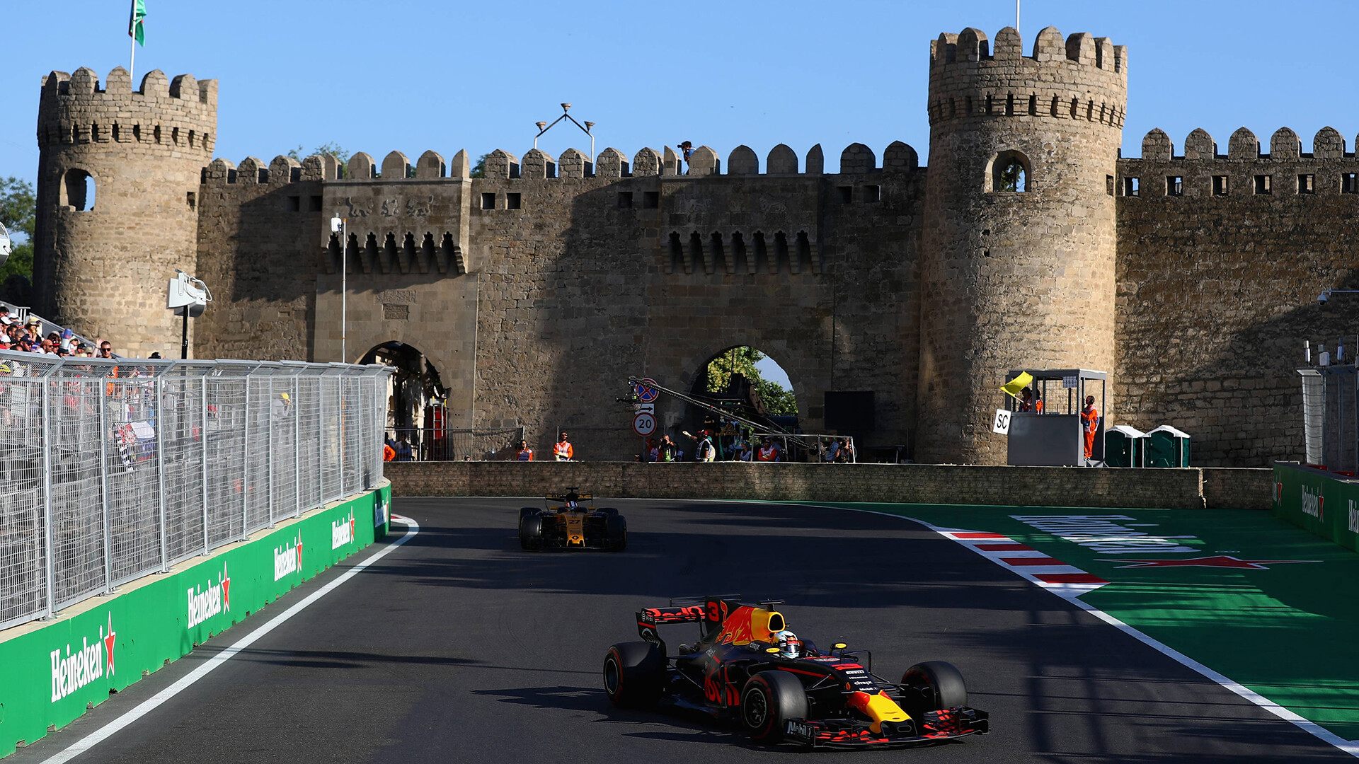 1920x1080-Daniel-Ricciardo-Red-Bull-Racing-GP-Azerbeidzjan-2017