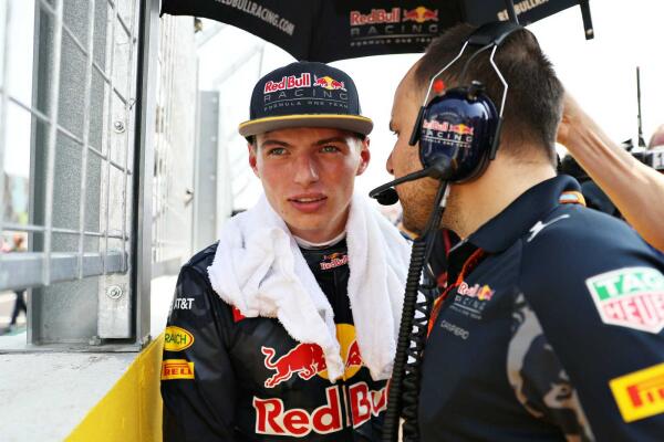 Max_Verstappen_Red_Bull_Racing_F1_Grand_Prix_Hongarije_2016