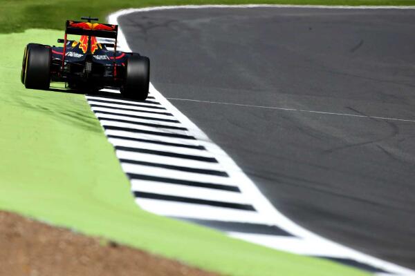 Max_Verstappen_Red_Bull_Racing_F1_GP_Groot-Brittannie_2016_t2