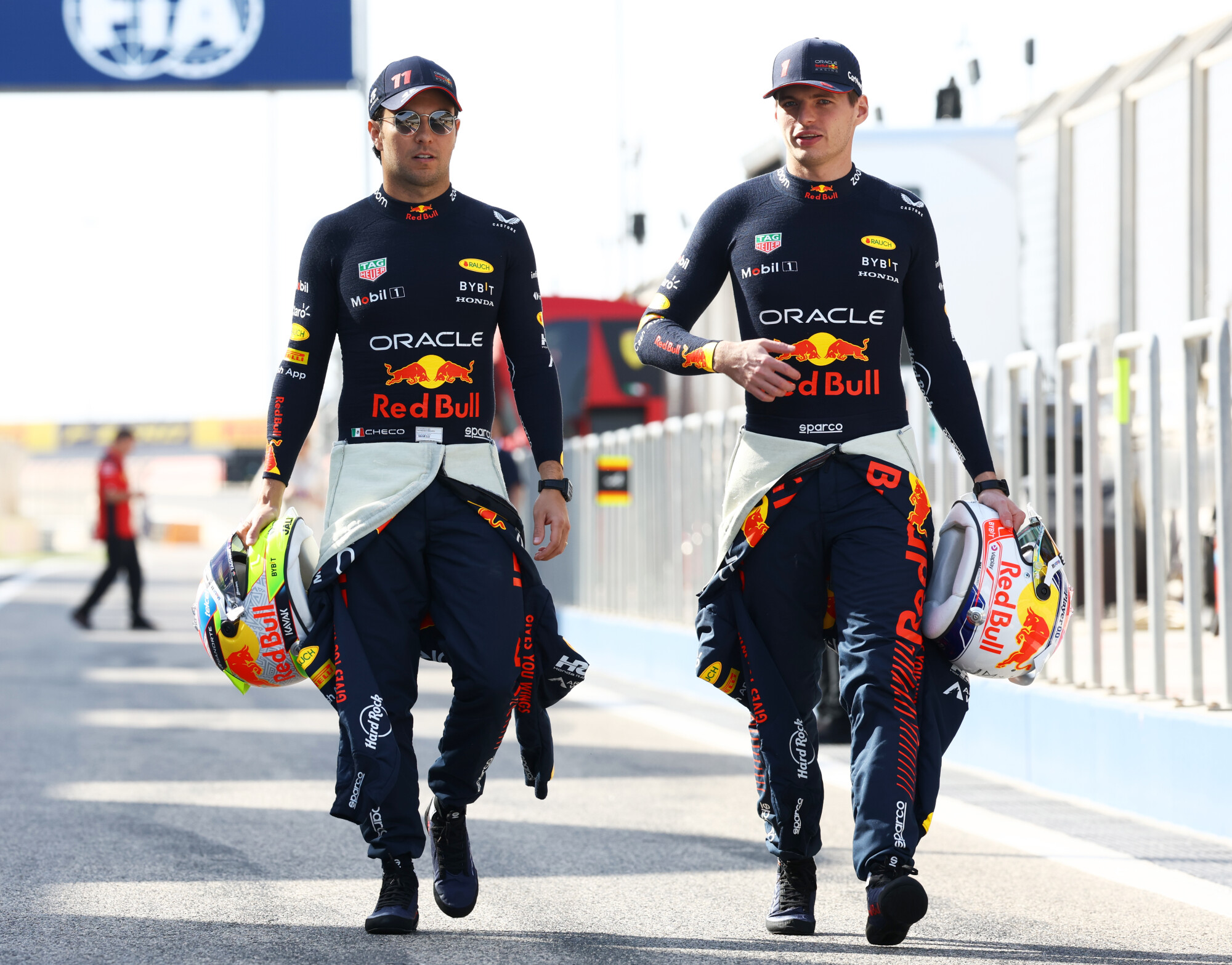 Max Verstappen en Sergio Perez testen Bahrein 2023