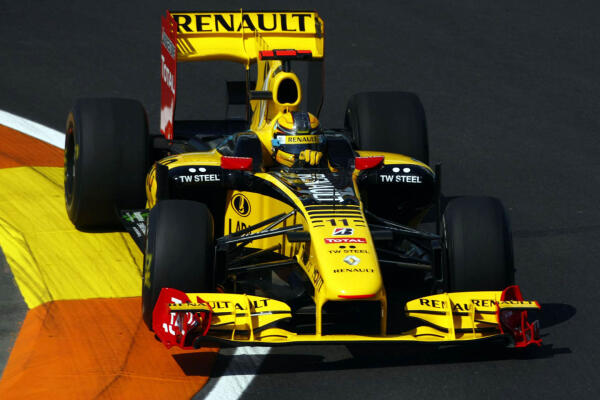 images_Formule1_2015_nieuws-april_Renault_F1_Robert_Kubica_Valencia_2010