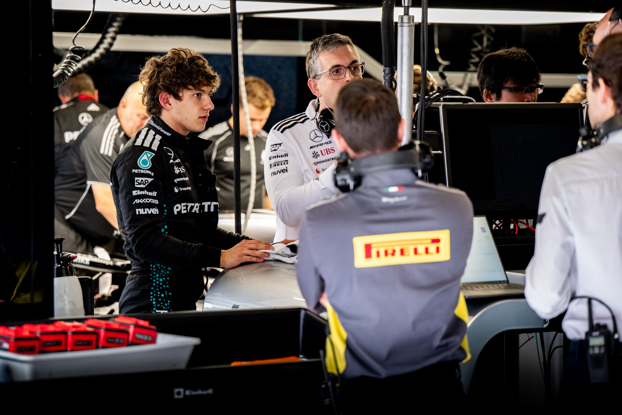 testpirelli-barcelona-day2-mercedes2