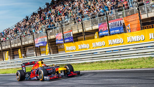 1920x1080-Max-Verstappen-Red-Bull-Racing-Jumbo-Racedagen-Zandvoort