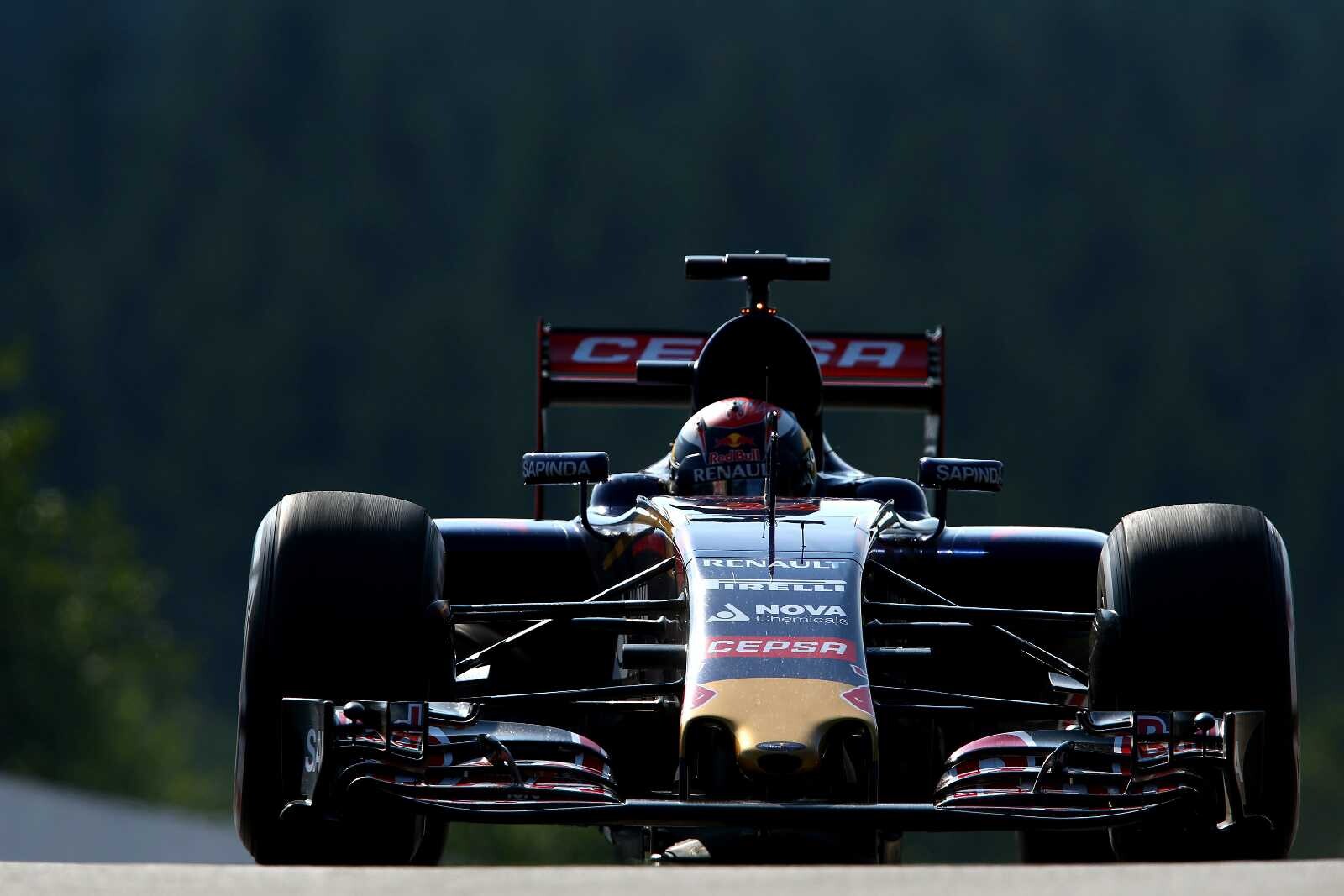 Max_Verstappen_Scuderia_Toro_Rosso_GP_Belgie_2015_VT1