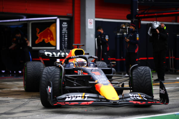 Verstappen in pit intermediates Imola 2022
