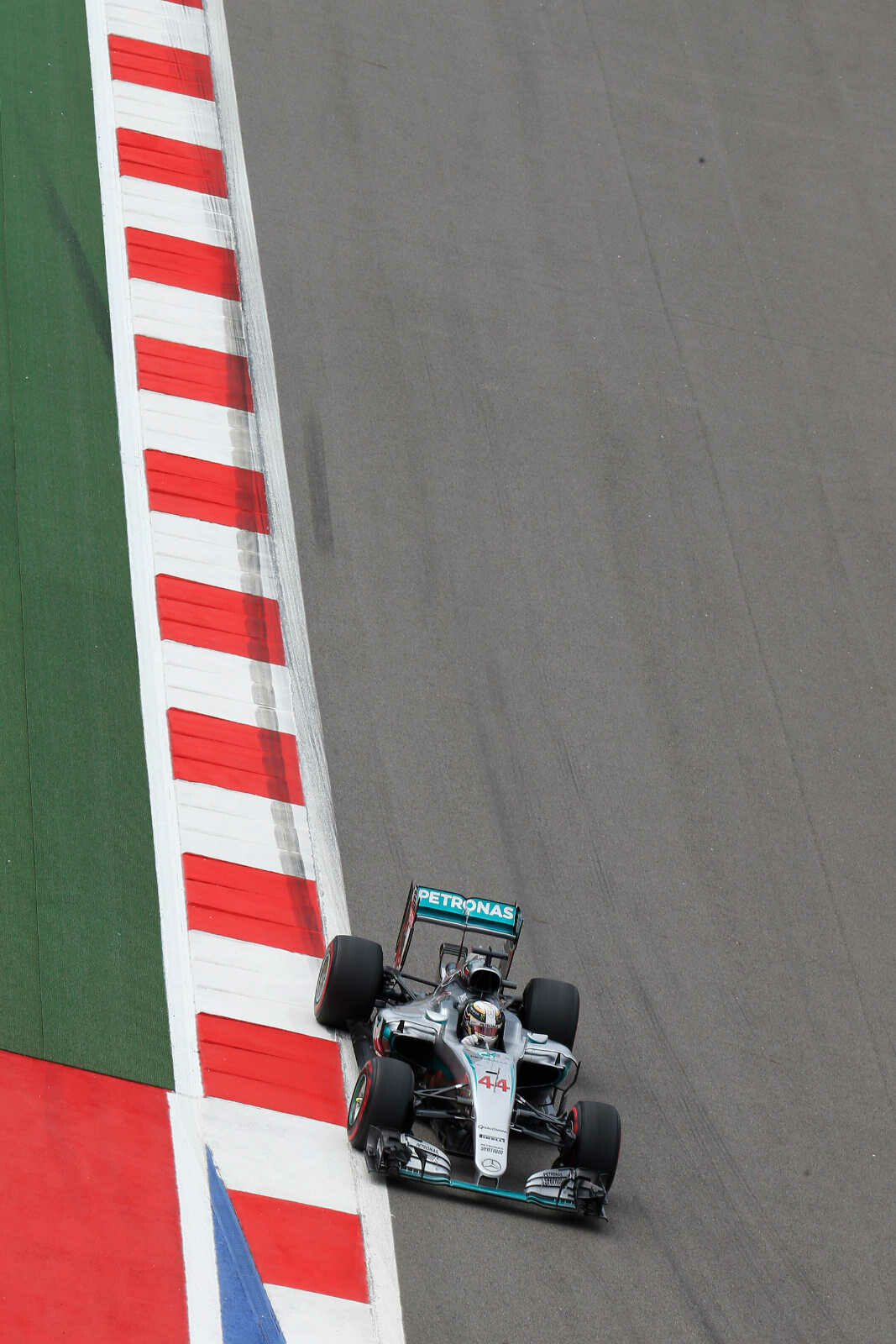 Lewis_Hamilton_Mercedes_AMG_F1_Grand_Prix_Rusland