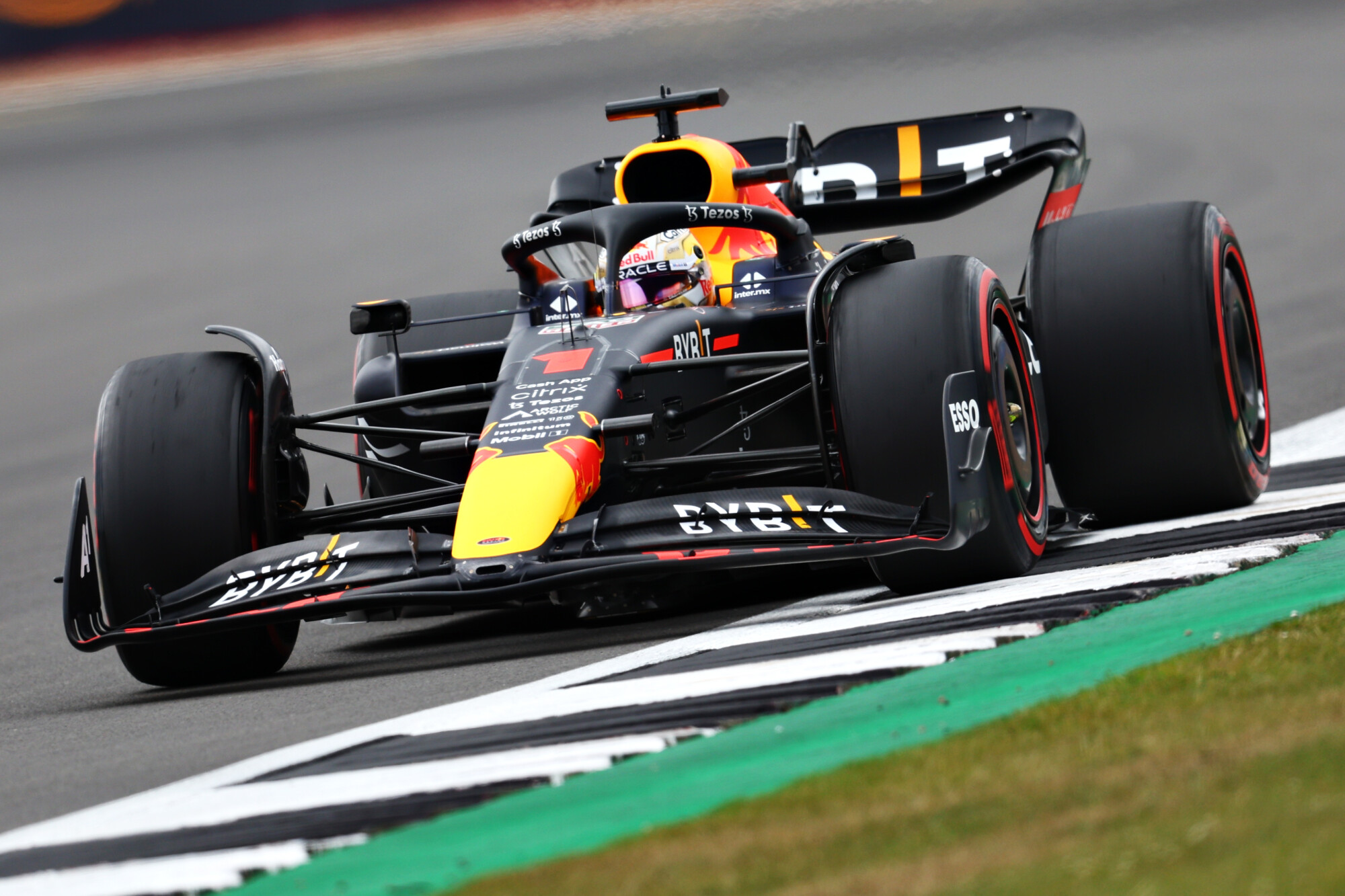 Max Verstappen - rijdend rechtsvoor - Groot-Brittanie 2022