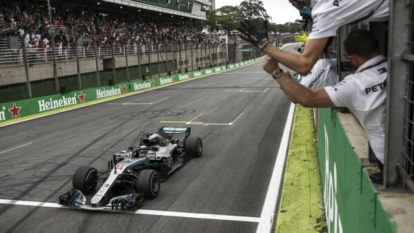 1920x1080-Lewis-Hamilton-Mercedes-GP-Brazilië-2018