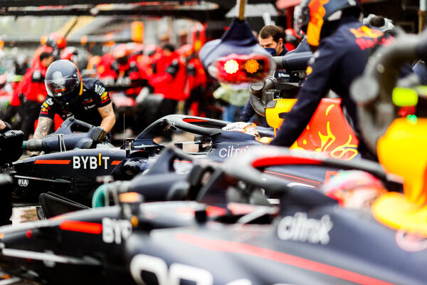 pitstraat imola red bull