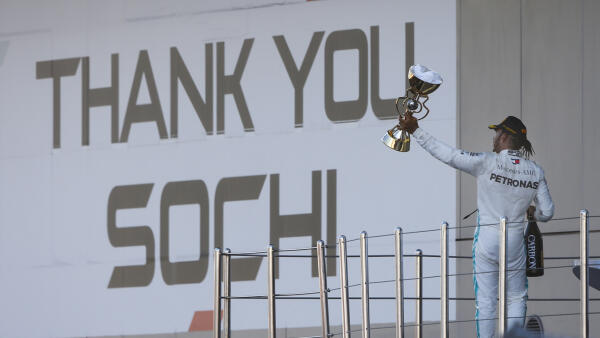 1920x0180-Lewis-Hamilton-Mercedes-GP-Rusland-2019