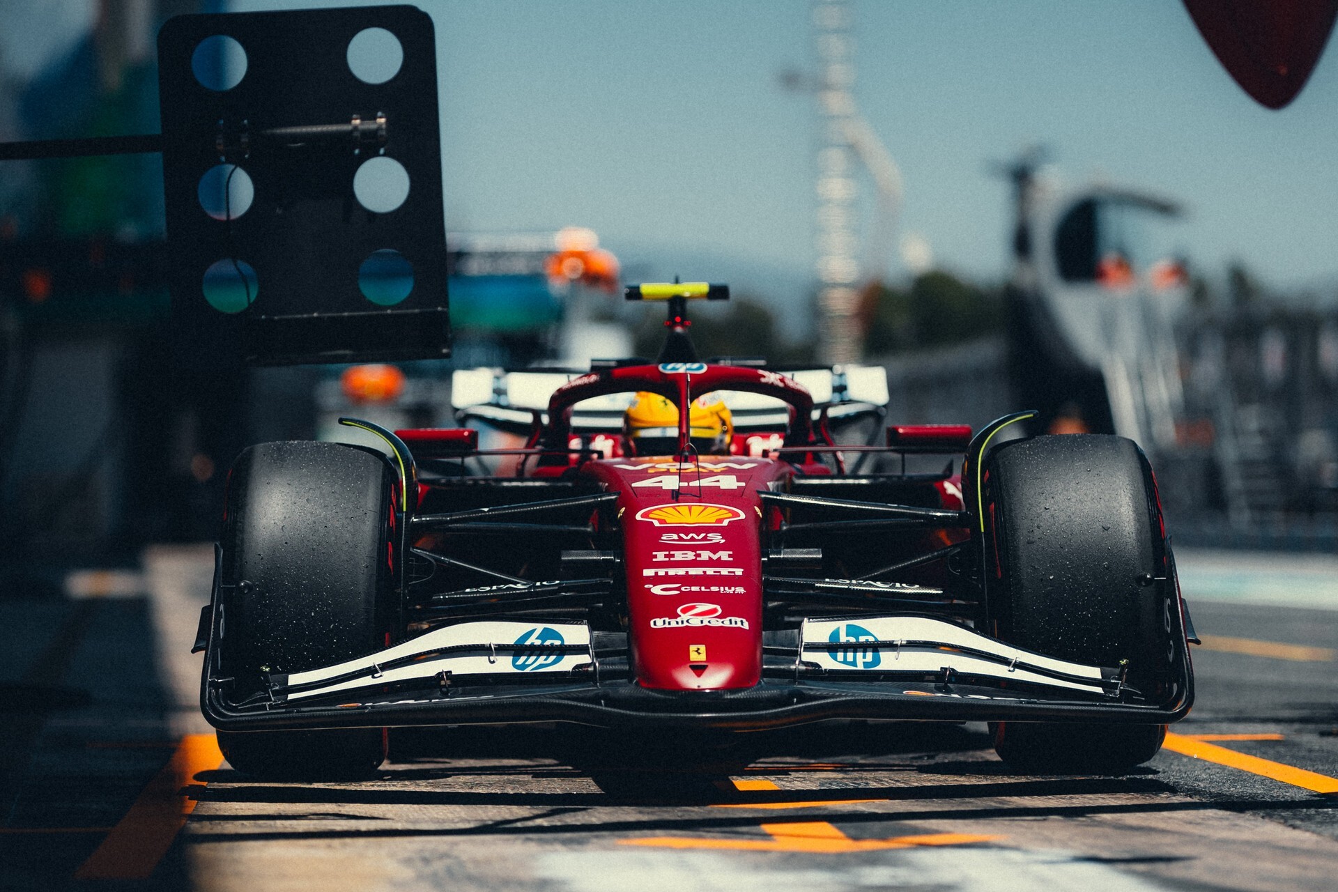 Lewis Hamilton auto vrijdag Barcelona 2025