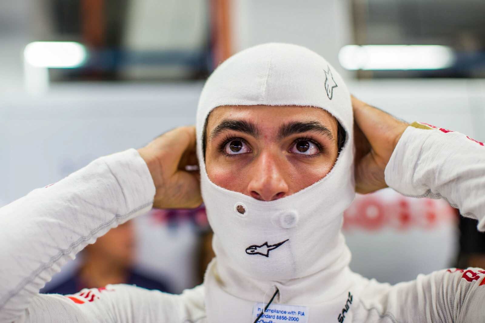 Carlos_Sainz_Toro_Rosso_GP_Singapore_2015_FP